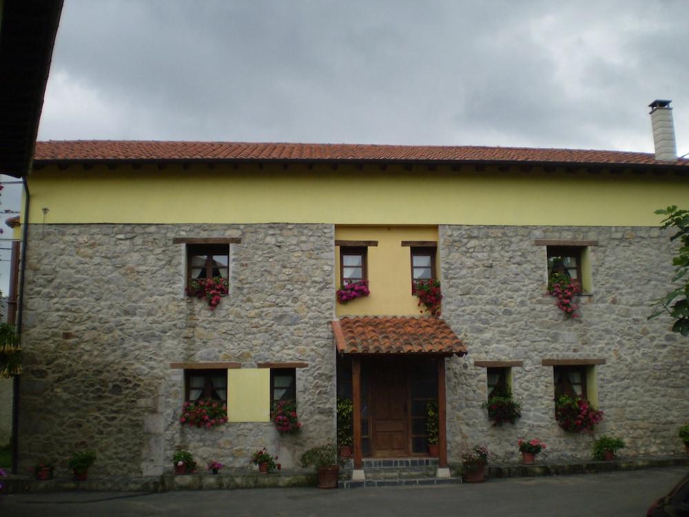 Готель Casa De Aldea Ruiloba Camango Екстер'єр фото
